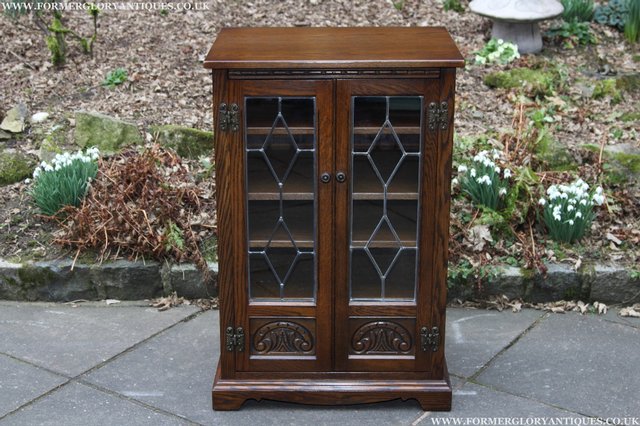 Preview of the first image of OLD CHARM LIGHT OAK TV HI-FI MUSIC DVD CD DISPLAY CABINET.