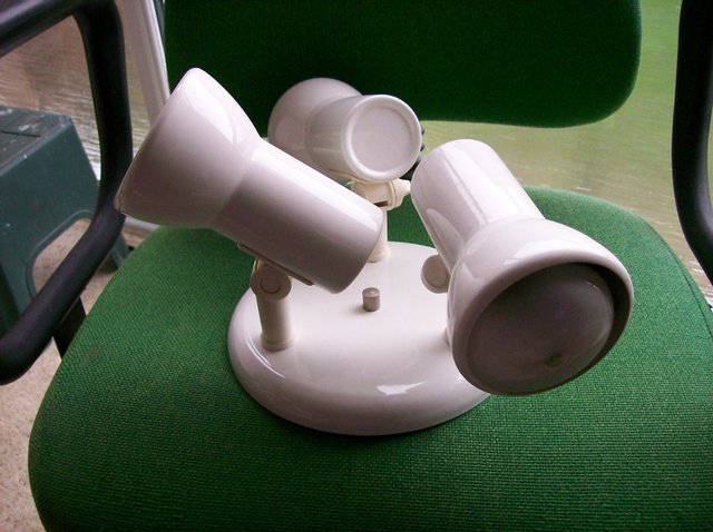 Preview of the first image of 3 bulb spotlight fitting aluminium coloured.