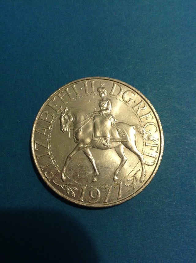 Preview of the first image of 1977 ELIZABETH II SILVER JUBILEE CROWN..
