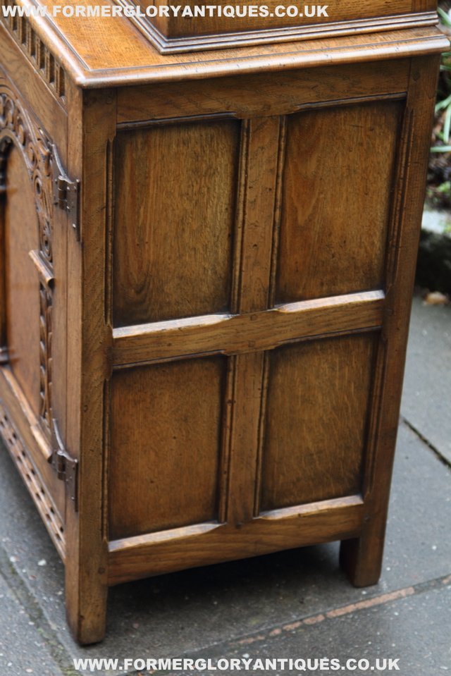 Image 28 of TITCHMARSH GOODWIN STYLE BOOKCASE DISPLAY CABINET CUPBOARD