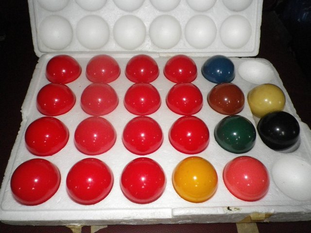 Preview of the first image of Full set of snooker balls.