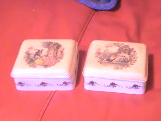 Image 2 of pair porcelain boxes
