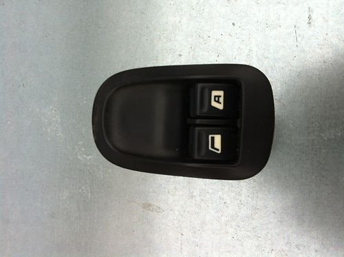 Image 2 of Peugeot 206 electric window switch