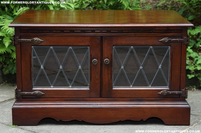 Preview of the first image of OLD CHARM TUDOR BROWN TV DVD HI-FI CD CABINET CUPBOARD STAND.