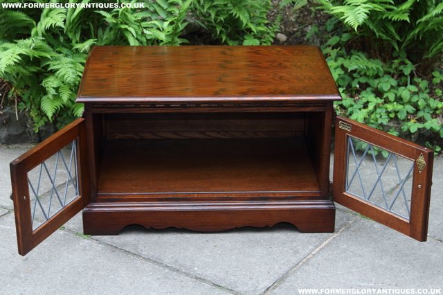 Image 3 of OLD CHARM TUDOR BROWN TV DVD HI-FI CD CABINET CUPBOARD STAND