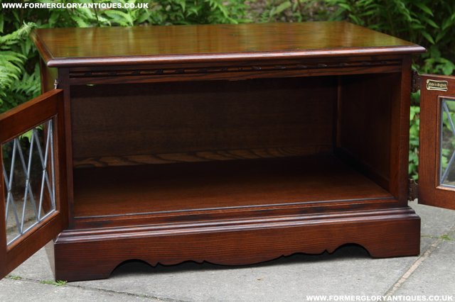 Image 13 of OLD CHARM TUDOR BROWN TV DVD HI-FI CD CABINET CUPBOARD STAND