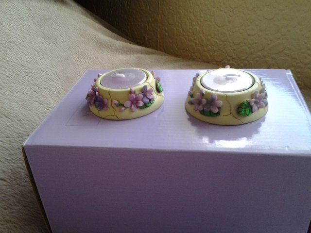 Preview of the first image of Avon tealights.