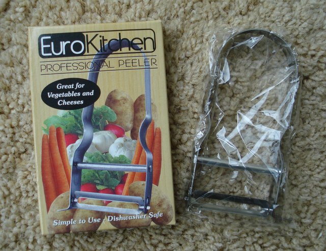 Preview of the first image of NEW EUROKITCHEN PROFESSIONAL PEELER FOR VEGETABLES & CHEESES.