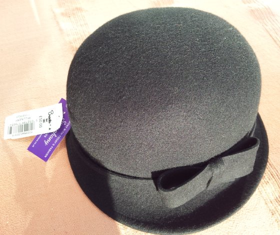 Preview of the first image of NEW - UNWORN Italian felt crown hat with side bow.