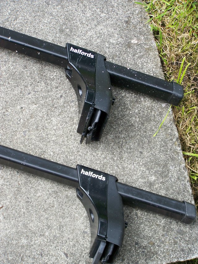 Preview of the first image of Halfords Roofbars.