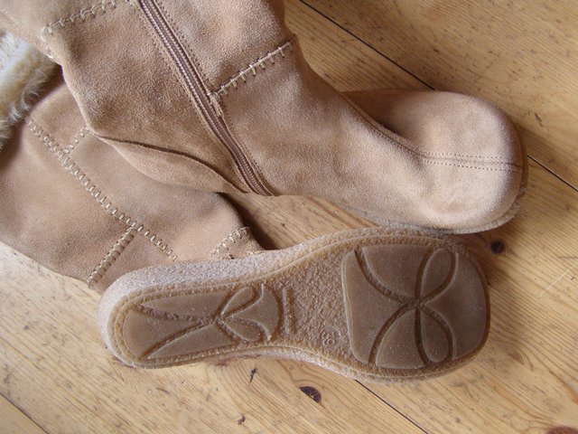 Preview of the first image of Suede Tanboots Size 39/ UK5 (Incl P&P).
