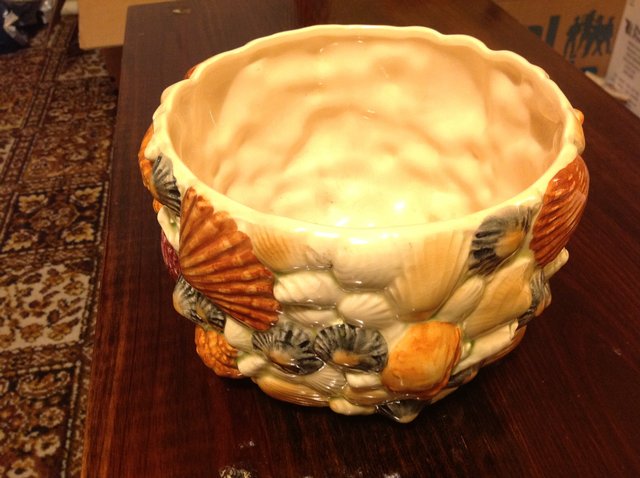 Preview of the first image of Vintage Sylvac 4153 Shell Bowl.