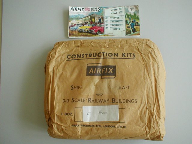 Preview of the first image of AIRFIX 1.32 Slot Race Car Event Board Original 1960's issue..