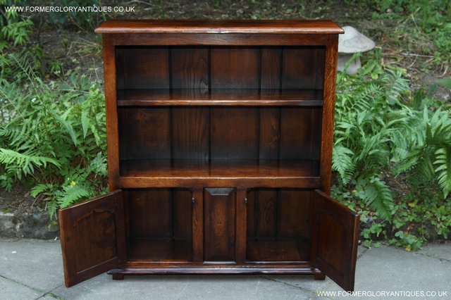 Image 4 of TITCHMARSH AND GOODWIN STYLE OAK BOOKCASE CABINET CUPBOARD