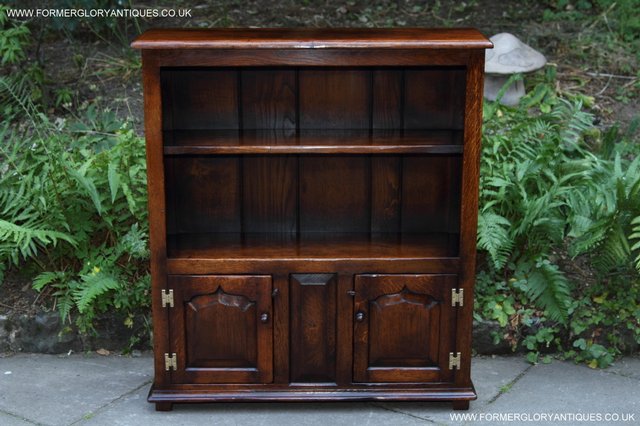 Image 9 of TITCHMARSH AND GOODWIN STYLE OAK BOOKCASE CABINET CUPBOARD
