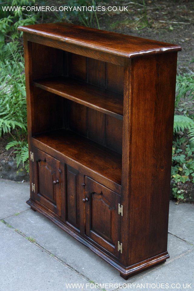 Image 16 of TITCHMARSH AND GOODWIN STYLE OAK BOOKCASE CABINET CUPBOARD