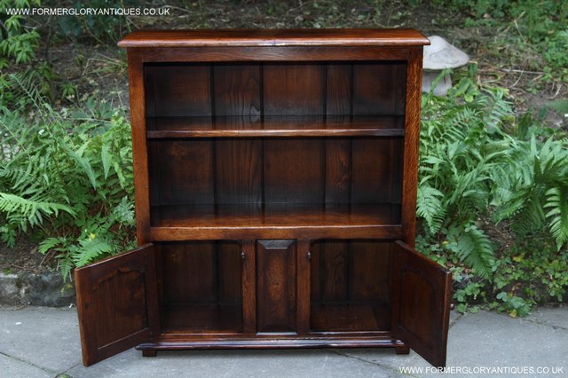 Image 17 of TITCHMARSH AND GOODWIN STYLE OAK BOOKCASE CABINET CUPBOARD