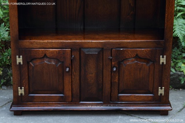 Image 22 of TITCHMARSH AND GOODWIN STYLE OAK BOOKCASE CABINET CUPBOARD