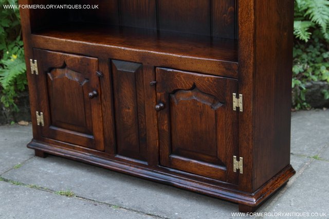 Image 28 of TITCHMARSH AND GOODWIN STYLE OAK BOOKCASE CABINET CUPBOARD