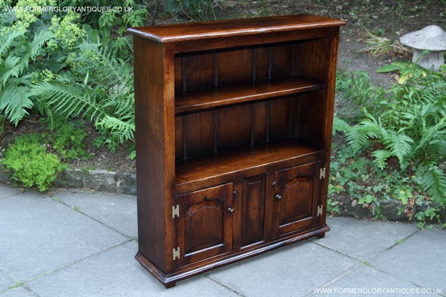 Image 30 of TITCHMARSH AND GOODWIN STYLE OAK BOOKCASE CABINET CUPBOARD