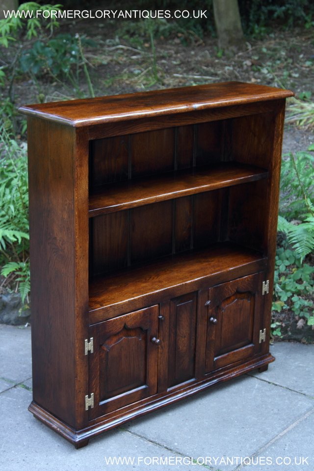 Image 31 of TITCHMARSH AND GOODWIN STYLE OAK BOOKCASE CABINET CUPBOARD