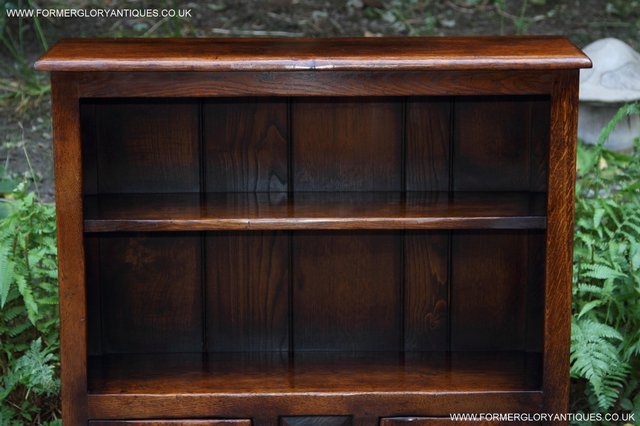 Image 33 of TITCHMARSH AND GOODWIN STYLE OAK BOOKCASE CABINET CUPBOARD