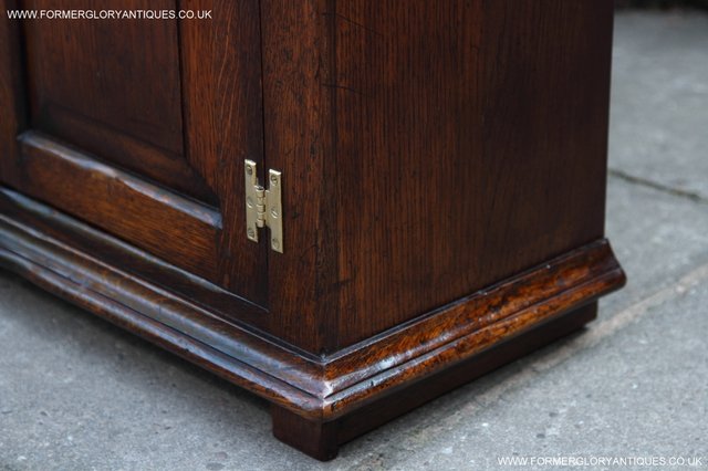 Image 35 of TITCHMARSH AND GOODWIN STYLE OAK BOOKCASE CABINET CUPBOARD