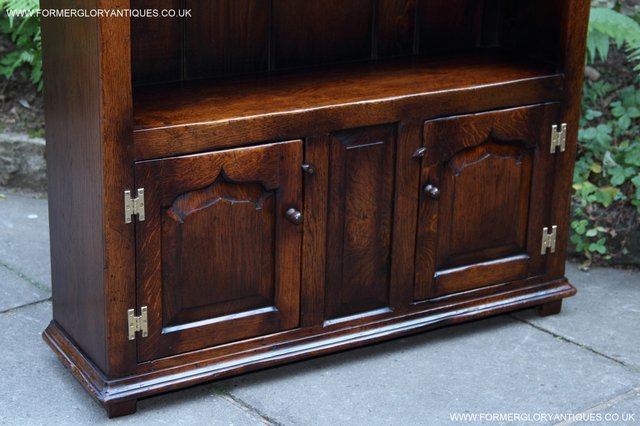 Image 36 of TITCHMARSH AND GOODWIN STYLE OAK BOOKCASE CABINET CUPBOARD
