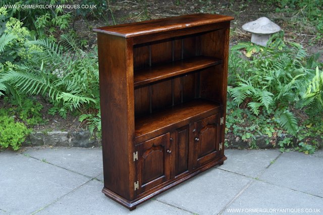 Image 40 of TITCHMARSH AND GOODWIN STYLE OAK BOOKCASE CABINET CUPBOARD