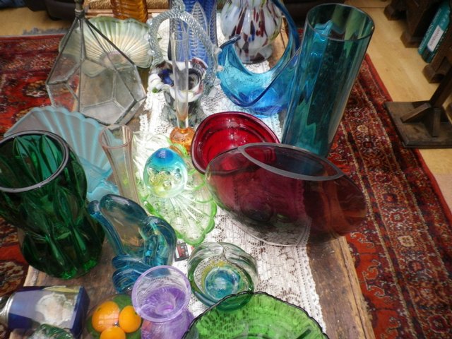 Preview of the first image of Collection of over 150 pieces of glass.