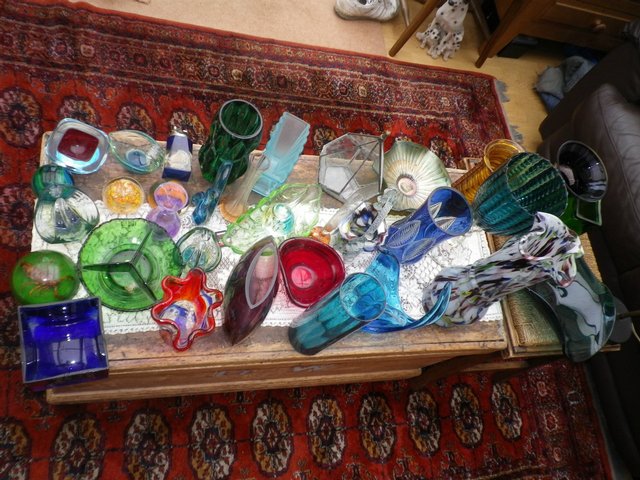 Image 3 of Collection of over 150 pieces of glass