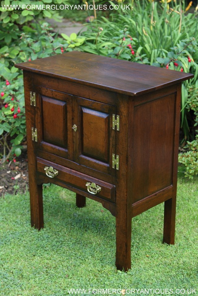 Image 3 of TITCHMARSH & GOODWIN SOLID OAK CABINET CUPBOARD HALL TABLE