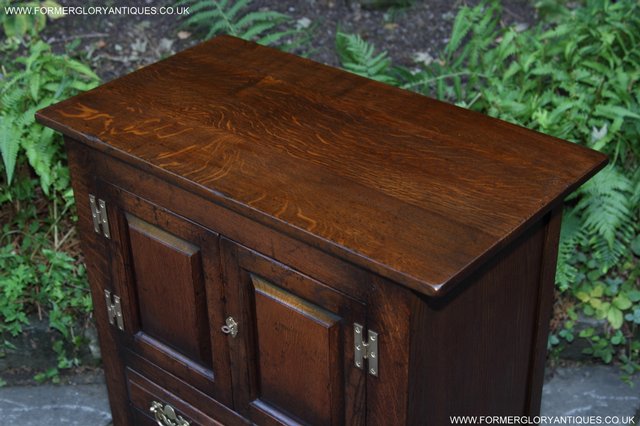 Image 30 of TITCHMARSH & GOODWIN SOLID OAK CABINET CUPBOARD HALL TABLE