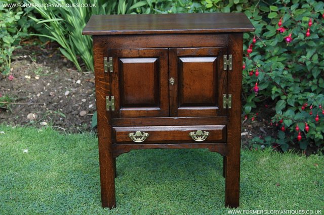 Image 42 of TITCHMARSH & GOODWIN SOLID OAK CABINET CUPBOARD HALL TABLE