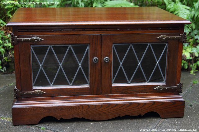 Image 6 of OLD CHARM TUDOR BROWN OAK TV CABINET CUPBOARD TABLE STAND