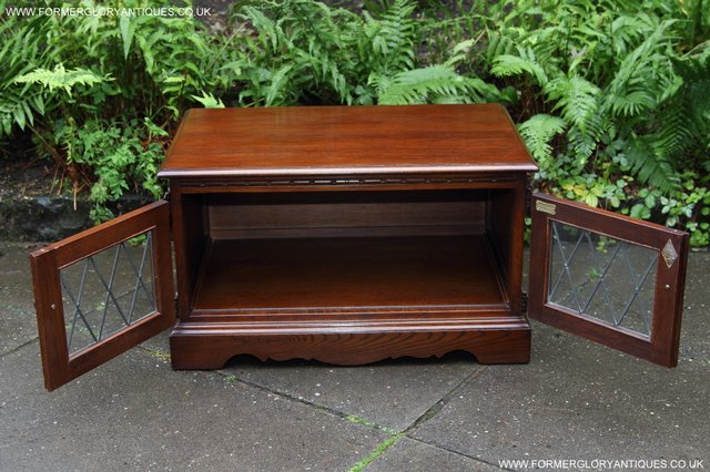 Image 18 of OLD CHARM TUDOR BROWN OAK TV CABINET CUPBOARD TABLE STAND