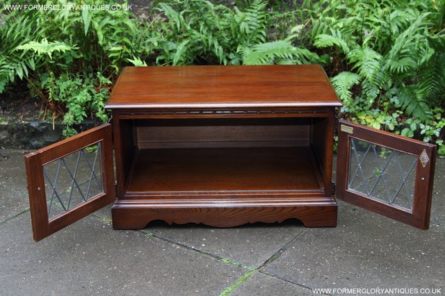 Image 24 of OLD CHARM TUDOR BROWN OAK TV CABINET CUPBOARD TABLE STAND