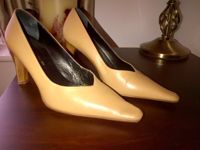 Image 2 of Vero Cuoio beige tan leather shoes  size 35