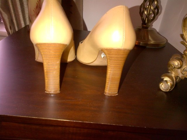 Image 3 of Vero Cuoio beige tan leather shoes  size 35