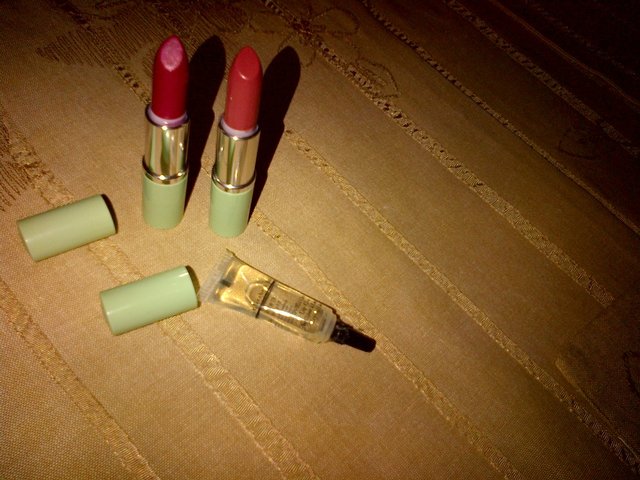 Image 2 of Two lipsticks and a lip gloss (Clinique)