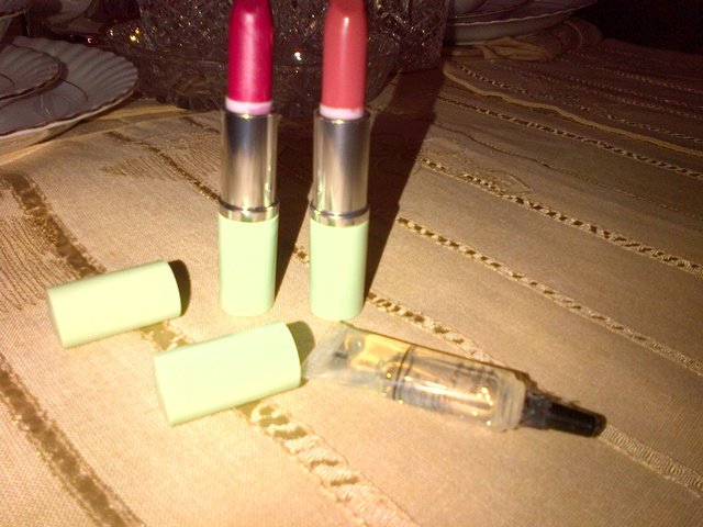 Image 3 of Two lipsticks and a lip gloss (Clinique)