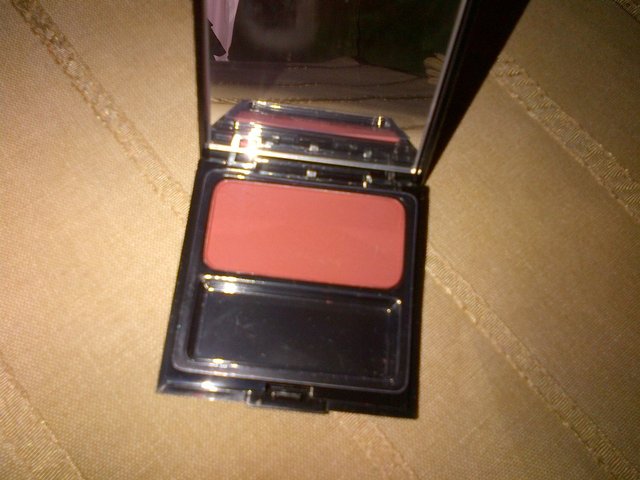 Preview of the first image of Elizabeth Arden blush eye shadow new.