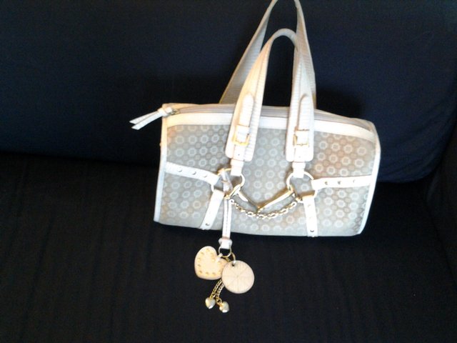 Preview of the first image of Beige Handbag.