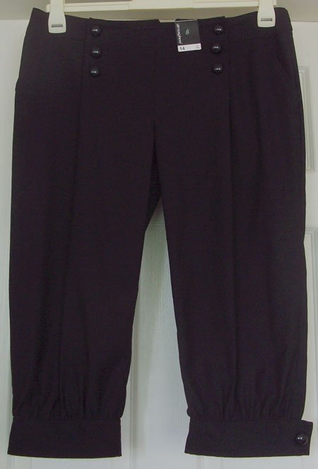 Preview of the first image of BNWT LADIES BLACK CROPPED TROUSERS/PEDAL PUSHERS- SZ 14.