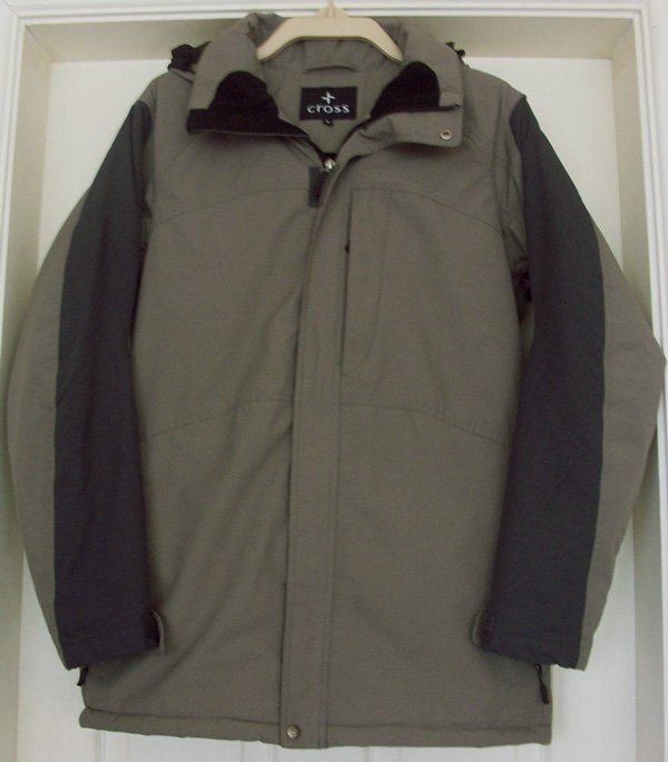 Preview of the first image of GOOD QUALITY MEN'S HOODED WINTER COAT - SZ M.