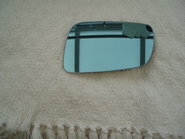 Preview of the first image of V/W Golf Mark 4 replacement wing mirror glass.