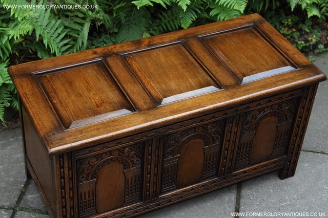 Image 3 of A TITCHMARSH GOODWIN STYLE OAK BLANKET CHEST LOG BOX COFFER