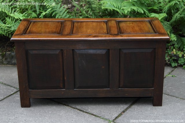 Image 6 of A TITCHMARSH GOODWIN STYLE OAK BLANKET CHEST LOG BOX COFFER