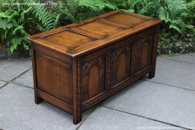 Image 7 of A TITCHMARSH GOODWIN STYLE OAK BLANKET CHEST LOG BOX COFFER