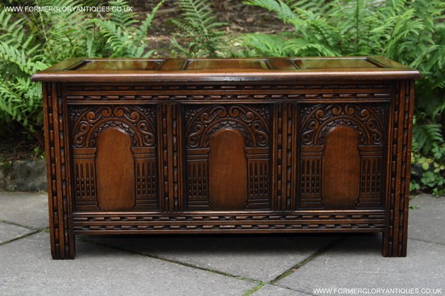 Image 10 of A TITCHMARSH GOODWIN STYLE OAK BLANKET CHEST LOG BOX COFFER